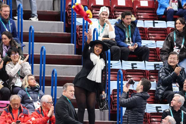 Winter Olympics - Megan Thee Stallion Throws Plushy Inside Ice Skating Arena Megan Thee Stallion is seen throwing a plushy inside the ice skating arena during the Women s Single Figure Skating Free Skating event on day thirteen of the Milano Cortina 2026 Winter Olympic games at Milano Ice Skating Arena on February 19, 2026 in Milan, Italy. Photo by Alexis Jumeau ABACAPRESS.COM Milan Italy  Copyright: xJumeauxAlexis ABACAx