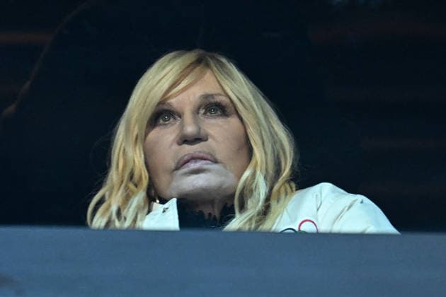 Winter Olympics - Donatella Versace At Ice Hockey Arena Italian fashion designer Donatella Francesca Versace is seen in the stands during the Women s Gold Medal match between the United States and Canada on day 13 of the Milano Cortina 2026 Winter Olympic games at Milano Santagiulia Ice Hockey Arena on February 19, 2026 in Milan, Italy. Photo by JMP ABACAPRESS.COM Milan Italy  Copyright: xJMP ABACAx