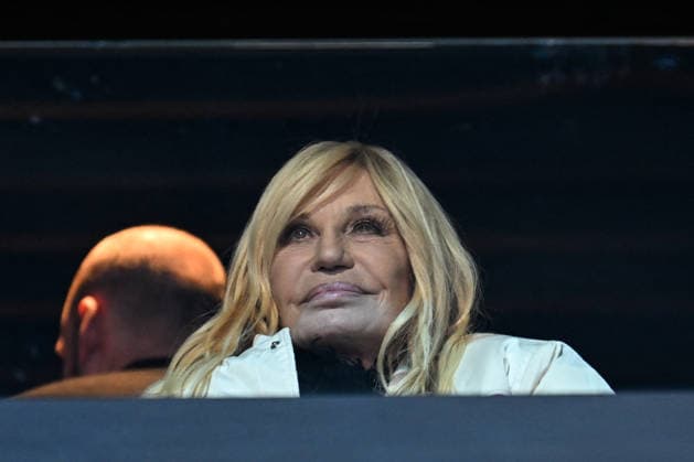 Winter Olympics - Donatella Versace At Ice Hockey Arena Italian fashion designer Donatella Francesca Versace is seen in the stands during the Women s Gold Medal match between the United States and Canada on day 13 of the Milano Cortina 2026 Winter Olympic games at Milano Santagiulia Ice Hockey Arena on February 19, 2026 in Milan, Italy. Photo by JMP ABACAPRESS.COM Milan Italy  Copyright: xJMP ABACAx