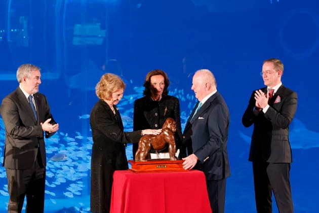 Presentation of the Gorilla 2024 Award to Queen Sofia Queen Sofia receives the Gorilla 2024 Award from the president of Loro Parque, Wolfgang Kiessling, on February 19, 2026, in Las Palmas de Gran Canaria, Canary Islands Spain The award is given in recognition of her commitment to biodiversity conservation 19 FEBRUARY 2026 LAS PALMAS CANARIAS REINA SOFIA REALEZA AWARD Europa Press Canaries 19 02 2026 Las Palmas de Gran Canaria Island Las Palmas de Gran Canaria Island Spain  Copyright: xEuropaxPressxCanariasx 7307512