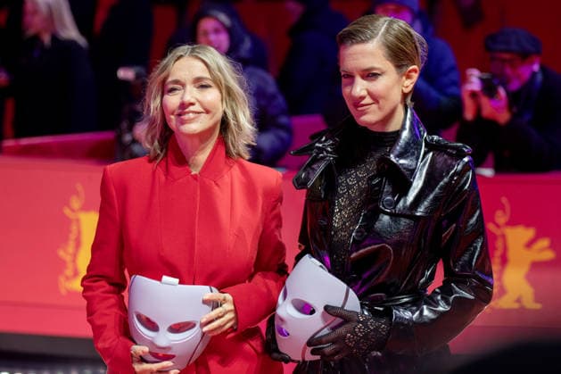 The Testament of Ann Lee , Premiere at the Berlinale, Berlin, 19 02 2026 Tina Ruland and Isabell Horn on the red carpet at the premiere of the film The Testament Of Ann Lee at the Berlinale in the Berlin Theater am Potsdamer Platz on 19 02 2026 The 76 Berlin International Film Festival will take place from February 12 to 22, 2026 , Germany Berlin Theater am Pot Copyright: xJensxFinkex