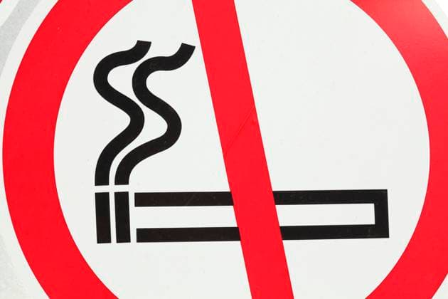 Schild Rauchen verboten Rotes Schild Rauchen verboten, Deutschland (License=RF) Copyright: xZoonar.com TorstenxKrügerx 24683511