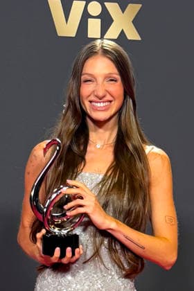 Argentinian singer Yami Safdie poses with her awards at tthe red carpet of Lo Nuestro Awards (focus in the Latin music) gala held in Miami, Florida, USA on 19 February 2026. Red carpet of Lo Nuestro Awards (focus in the Latin music) gala !ACHTUNG: NUR REDAKTIONELLE NUTZUNG!  Copyright: xAliciaxCivitax USA8608 20260220-55019458889_1
