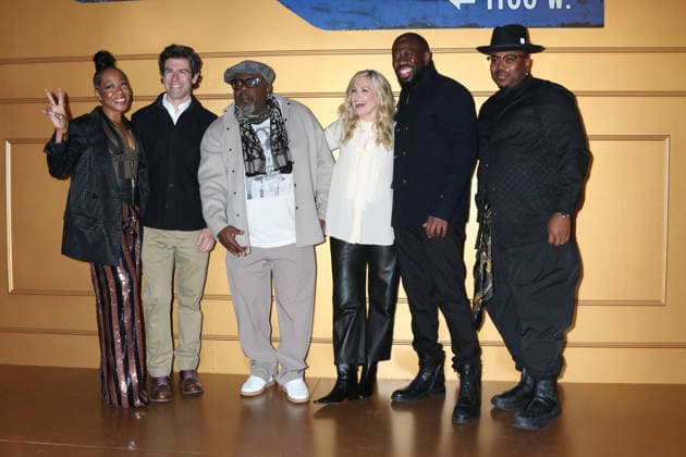 USA - The Neighborhood Series Wrap Party - Studio City LOS ANGELES - FEB 19: Tichina Arnold, Max Greenfield, Cedric the Entertainer, Beth Behrs, Sheaun McKinney, Marcel Spears at The Neighborhood Series Wrap Party at the Radford Studios on February 19, 2026 in Studio City, CA Studio City CA USA  Copyright: xKathyxHutchinsx xHutchinsxPhotox