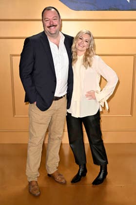Michael Gladis and Beth Behrs at the season finale party for the CBS series The Neighborhood at the Radford Studio Center Los Angeles, 19 02 2026 Foto:xD.xStarbuckx xFuturexImagex neighborhood_6213