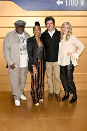 Cedric the Entertainer, Tichina Arnold, Max Greenfield and Beth Behrs at the season finale party for the CBS series The Neighborhood at the Radford Studio Center Los Angeles, 19 02 2026 Foto:xD.xStarbuckx xFuturexImagex neighborhood_6262