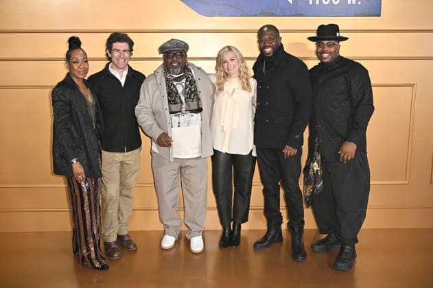 Tichina Arnold, Max Greenfield, Cedric the Entertainer, Beth Behrs, Sheaun McKinney and Marcel Spears at the season finale party for the CBS series The Neighborhood at the Radford Studio Center Los Angeles, 19 02 2026 Foto:xD.xStarbuckx xFuturexImagex neighborhood_6264