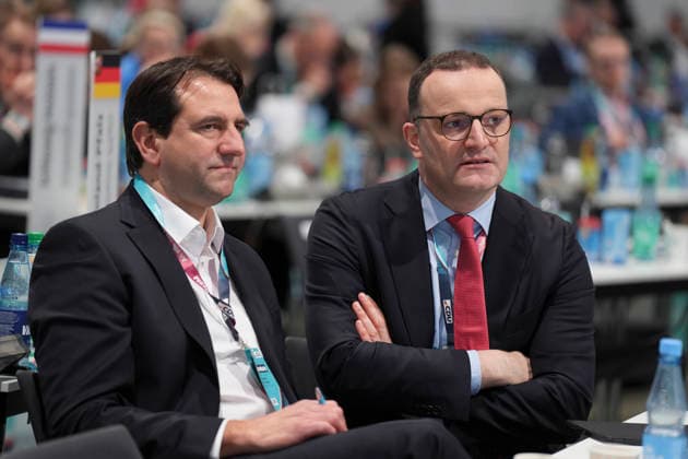 38. Bundesparteitag der CDU Deutschlands Andreas Jung gemeinsam mit Jens Spahn, Vorsitzender der Bundestagsfraktion auf dem 38.Bundesparteitag der CDU Deutschlands in der Messe Stuttgart, Stuttgart, 20.02.2026 Stuttgart Baden-Wuerttemberg Deutschland *** 38 Federal Party Congress of the CDU Germany Andreas Jung together with Jens Spahn, Chairman of the Bundestag parliamentary group at the 38 Federal Party Congress of the CDU Germany at Messe Stuttgart, Stuttgart, 20 02 2026 Stuttgart Baden Wuerttemberg Germany