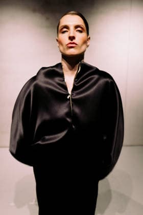 Poet-Lab pre-show AW LFW in London Poet-Lab presents its latest collection during London Fashion Week, showcasing a bold vision of genderless luxury streetwear. Creative director Giuseppe Iaciofano explores the workshop of a poet concept through oversized geometry and minimalist tailoring, utilising repurposed deadstock fabrics to promote sustainable fashion. The runway features a series of transformative looks that highlight the tension between opposites Milanese glamour and New York pragmatism. Models move through a space designed to reflect the brand s core values of inclusivity and resilience, reinforcing fashion as a tool for self-expression and the rejection of conventional norms. London England United Kingdom Copyright: xx