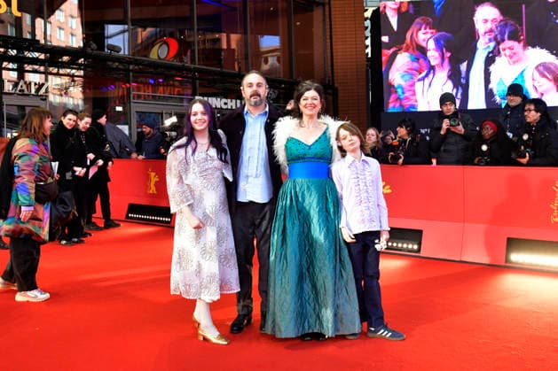 Banker White with wife Anna Fitch, daughter Dylan and son Dylan at the premiere of the documentary Yo Love Is a Rebellious Bird at the Berlinale 2026 76 Berlin International Film Festival at the Berlinale Palast Berlin, 20 02 2026 Foto:xM.xBehrensx xFuturexImagex bird_6208