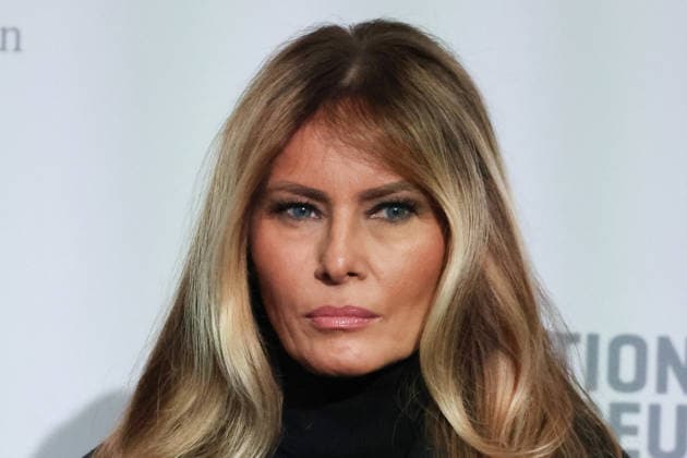 The First Lady of the United States, Melania Trump, attends the presentation of the dress she wore to the 2025 inaugural ball at the National Museum of American History in Washington, United State, 20 February 2026. Melania Trump donated a black-and-white design worn during the 2025 inauguration to the Smithsonian Institution, which will become part of the institution s First Ladies Gallery, where iconic outfits worn by presidential wives are on display. Melania Trump donates her inaugural gown to the Smithsonian Institution !ACHTUNG: NUR REDAKTIONELLE NUTZUNG!  Copyright: xOctavioxGuzmánx AME7241 20260220-55019467137_1