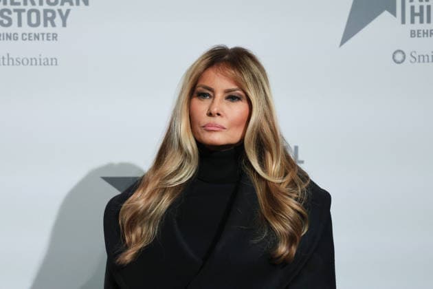 The First Lady of the United States, Melania Trump, attends the presentation of the dress she wore to the 2025 inaugural ball at the National Museum of American History in Washington, United State, 20 February 2026. Melania Trump donated a black-and-white design worn during the 2025 inauguration to the Smithsonian Institution, which will become part of the institution s First Ladies Gallery, where iconic outfits worn by presidential wives are on display. Melania Trump donates her inaugural gown to the Smithsonian Institution !ACHTUNG: NUR REDAKTIONELLE NUTZUNG!  Copyright: xOctavioxGuzmánx AME7228 20260220-55019467147_1