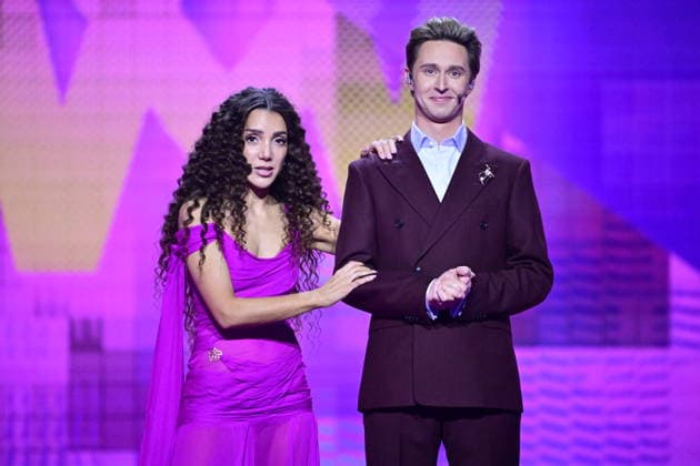 MALMÖ, SWEDEN 20260220 Presenters Gina Dirawi and Hampus Nessvold on stage in Malmö Arena at Fridays dress rehearsal for round 4 of Melodifestivalen 2026 MALMÖ SWEDEN x50090x  Copyright: xJohanxNilsson TTx MELODIFESTIVALEN 2026 MALMÖ aOzrHPy2kKM