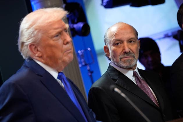February 20, 2026, Washington, District Of Columbia, USA: United States Secretary of Commerce Howard Lutnick looks on as US President Donald J Trump holds a press briefing on the Supreme Court decision to block the use of an emergency law to unilaterally impose sweeping tariffs on most U.S. trading partners in Washington, DC, USA on February 20, 2026 Washington USA - ZUMAs152 20260220_faa_s152_037 Copyright: xYurixGripasx-xPoolxviaxCNPx