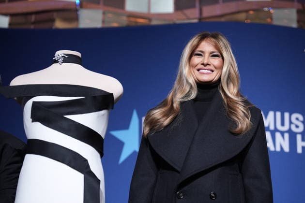 Melania Trump presents her Inaugural Gown - Washington US First Lady Melania Trump presents her 2025 inaugural gown to the Smithsonian First Ladies Collection at the National Museum of American History in Washington on February 20, 2026. The gown, designed by French American fashion and costume designer Herve Pierre, was worn by the First Lady during the 2025 inaugural balls. Photo by Yuri Gripas ABACAPRESS.COM Washington DC United States  Copyright: xGripasxYuri ABACAx