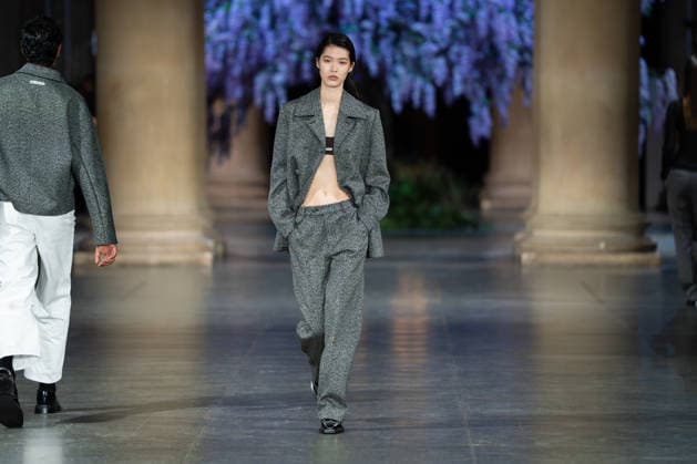 February 20, 2026, London, United Kingdom: A model walks the runway at the Mithridate show during London Fashion Week February 2026 at the Tate Britain London United Kingdom - ZUMAs197 20260220_aaa_s197_220 Copyright: xLounisxTiarx