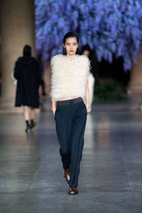 February 20, 2026, London, United Kingdom: A model walks the runway at the Mithridate show during London Fashion Week February 2026 at the Tate Britain London United Kingdom - ZUMAs197 20260220_aaa_s197_262 Copyright: xLounisxTiarx