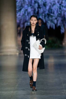 February 20, 2026, London, United Kingdom: A model walks the runway at the Mithridate show during London Fashion Week February 2026 at the Tate Britain London United Kingdom - ZUMAs197 20260220_aaa_s197_266 Copyright: xLounisxTiarx