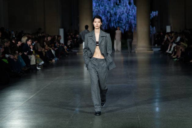 February 20, 2026, London, United Kingdom: A model walks the runway at the Mithridate show during London Fashion Week February 2026 at the Tate Britain London United Kingdom - ZUMAs197 20260220_aaa_s197_280 Copyright: xLounisxTiarx