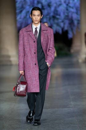 February 20, 2026, London, United Kingdom: A model walks the runway at the Mithridate show during London Fashion Week February 2026 at the Tate Britain London United Kingdom - ZUMAs197 20260220_aaa_s197_286 Copyright: xLounisxTiarx