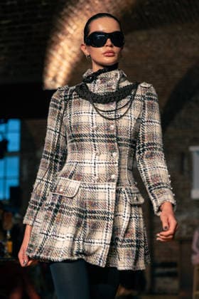 LFW - Sinead Gorey Runway A model walks the runway during the Sinead Gorey fashion show at Tate Britain during London Fashion Week held in London, United Kingdom on February 20, 2026. Photo by LounisPhotography ABACAPRESS.COM London United Kingdom  Copyright: xLounisPhotography ABACAx
