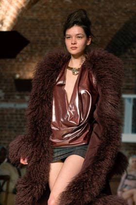 LFW - Sinead Gorey Runway A model walks the runway during the Sinead Gorey fashion show at Tate Britain during London Fashion Week held in London, United Kingdom on February 20, 2026. Photo by LounisPhotography ABACAPRESS.COM London United Kingdom  Copyright: xLounisPhotography ABACAx