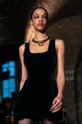 LFW - Sinead Gorey Runway A model walks the runway during the Sinead Gorey fashion show at Tate Britain during London Fashion Week held in London, United Kingdom on February 20, 2026. Photo by LounisPhotography ABACAPRESS.COM London United Kingdom  Copyright: xLounisPhotography ABACAx