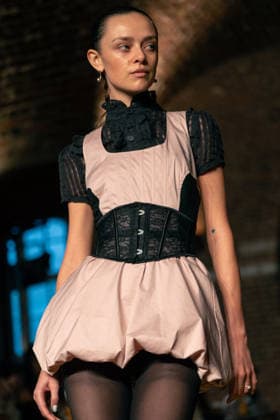 LFW - Sinead Gorey Runway A model walks the runway during the Sinead Gorey fashion show at Tate Britain during London Fashion Week held in London, United Kingdom on February 20, 2026. Photo by LounisPhotography ABACAPRESS.COM London United Kingdom  Copyright: xLounisPhotography ABACAx