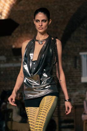 LFW - Sinead Gorey Runway A model walks the runway during the Sinead Gorey fashion show at Tate Britain during London Fashion Week held in London, United Kingdom on February 20, 2026. Photo by LounisPhotography ABACAPRESS.COM London United Kingdom  Copyright: xLounisPhotography ABACAx