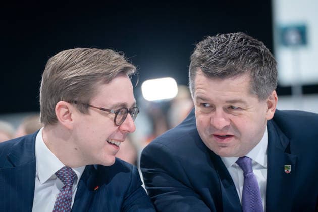 Philipp Amthor, Parlamentarischer Staatssekretär beim Bundesminister für Digitales und Staatsmodernisierung, mit Sven Schulze, Ministerpräsident Sachsen-Anhalt (von links);38. Parteitag der CDU Deutschlands in Stuttgart, Februar 2026, Stuttgart Baden-Württemberg Deutschland Messe *** Philipp Amthor, Parliamentary State Secretary to the Federal Minister for Digital Affairs and State Modernization, with Sven Schulze, Minister President of Saxony-Anhalt from left 38 CDU Germany party conference in Stuttgart, February 2026, Stuttgart Baden Württemberg Germany trade fair