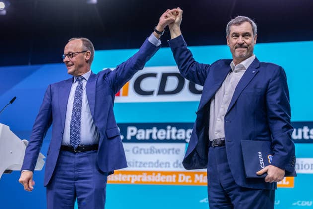 38. Parteitag der CDU Deutschlands am 21.02.2026 in der Messe Stuttgart Friedrich Merz ( Bundeskanzler Bundesvorsitzender Vorsitzender Christlich Demokratische Union Deutschlands CDU ), links - Markus Söder ( Ministerpräsident Bayern Vorsitzender Christlich Soziale Union CSU ), rechts *** 38 CDU Germany party conference on 21 February 2026 at Messe Stuttgart Friedrich Merz Federal Chancellor Federal Chairman Chairman of the Christian Democratic Union of Germany CDU , left Markus Söder Minister President of Bavaria Chairman of the Christian Social Union CSU , right xJRx