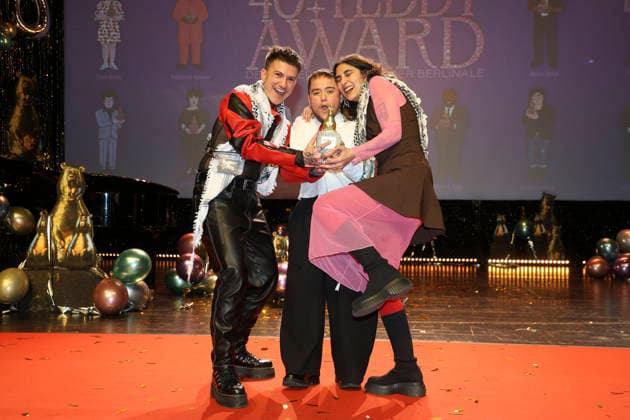 Ian de la Rosa with team at the presentation of the 40 Teddy Award 2026 at the Berlinale 2026 76 Berlin International Film Festival at the Volksbühne Berlin, 20 02 2026 Foto:xB.xDummerx xFuturexImagex teddy_6215