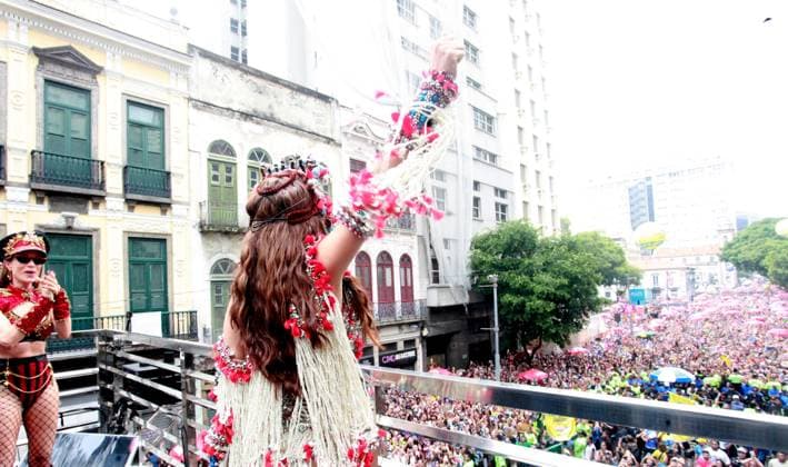 RECORD DATE NOT STATED Anitta s street party draws a huge crowd in downtown Rio de Janeiro. Rio de Janeiro (RJ), 21 02 2026 Carnival Anitta s bloco Singer Anitta parades with her bloco on the Preta Gil circuit, in downtown Rio, this Saturday (21). The trio featured Carlinhos Brown, as well as actresses Juliette, Mariana Ximenes, Rui Barbosa, David Brazil and Ariadna Arantes, who attended the parade. (Foto: Onofre Veras Thenews2 imago images) Anitta s street party draws a huge crowd in downtown Rio de Janeiro.  Copyright: xPicasax