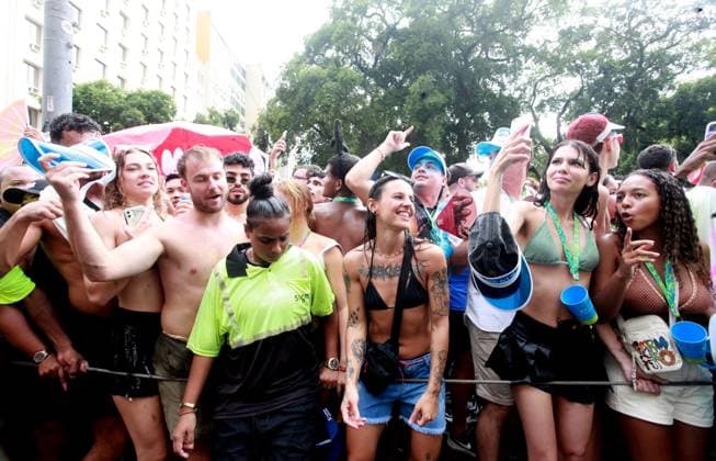 RECORD DATE NOT STATED Anitta s street party draws a huge crowd in downtown Rio de Janeiro. Rio de Janeiro (RJ), 21 02 2026 Carnival Anitta s bloco Singer Anitta parades with her bloco on the Preta Gil circuit, in downtown Rio, this Saturday (21). The trio featured Carlinhos Brown, as well as actresses Juliette, Mariana Ximenes, Rui Barbosa, David Brazil and Ariadna Arantes, who attended the parade. (Foto: Onofre Veras Thenews2 imago images) Anitta s street party draws a huge crowd in downtown Rio de Janeiro.  Copyright: xPicasax