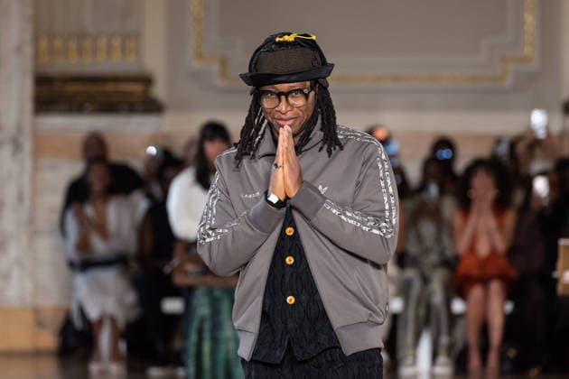 LABRUM AW26 Show at London Fashion Week LONDON, UNITED KINGDOM - FEBRUARY 21: Fashion designer Foday Dumbuya poses on the runway after LABRUM London Autumn Winter 2026 Threads of Osmosis show at London Fashion Week in London, United Kingdom on February 21, 2026. Wiktor Szymanowicz Anadolu London United Kingdom. Editorial use only. Please get in touch for any other usage.  Copyright: x2026xAnadoluxWiktorxSzymanowiczx