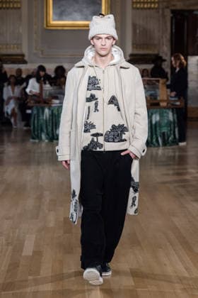 LABRUM AW26 Show at London Fashion Week LONDON, UNITED KINGDOM - FEBRUARY 21: A model walks the runway during LABRUM London Autumn Winter 2026 Threads of Osmosis show at London Fashion Week in London, United Kingdom on February 21, 2026. Wiktor Szymanowicz Anadolu London United Kingdom. Editorial use only. Please get in touch for any other usage.  Copyright: x2026xAnadoluxWiktorxSzymanowiczx