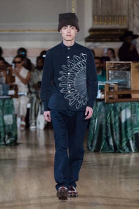 LABRUM AW26 Show at London Fashion Week LONDON, UNITED KINGDOM - FEBRUARY 21: A model walks the runway during LABRUM London Autumn Winter 2026 Threads of Osmosis show at London Fashion Week in London, United Kingdom on February 21, 2026. Wiktor Szymanowicz Anadolu London United Kingdom. Editorial use only. Please get in touch for any other usage.  Copyright: x2026xAnadoluxWiktorxSzymanowiczx