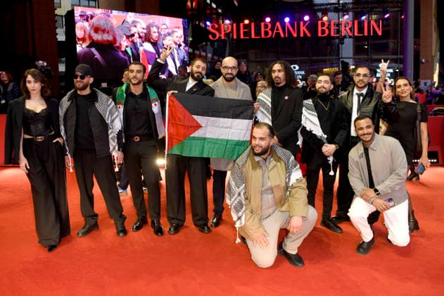 Cast of Chronicles from the Siege with Palestinian flag at the Closing Ceremony with Award Ceremony at the Berlinale 2026 76 Berlin International Film Festival at the Berlinale Palast Berlin, 21 02 2026 Foto:xC.xNiehausx xFuturexImagex closing_6234