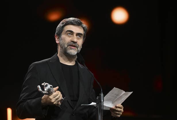 Turkish director Emin Alper wins Silver Bear Jury Prize at Berlin Film Festival BERLIN, GERMANY - FEBRUARY 21: Turkish director Emin Alper makes a speech after receiving the Silver Bear Jury Prize for his film Kurtulus (Salvation) during the 76th Berlin International Film Festival (Berlinale) in Berlin, Germany, on February 21, 2026. Halil Sagirkaya Anadolu Berlin Germany. Editorial use only. Please get in touch for any other usage.  Copyright: x2026xAnadoluxHalilxSagirkayax