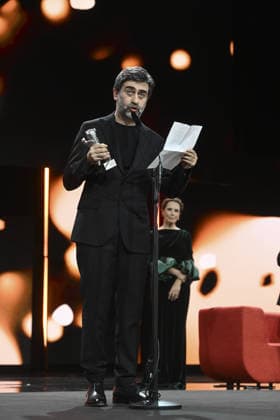 Turkish director Emin Alper wins Silver Bear Jury Prize at Berlin Film Festival BERLIN, GERMANY - FEBRUARY 21: Turkish director Emin Alper makes a speech after receiving the Silver Bear Jury Prize for his film Kurtulus (Salvation) during the 76th Berlin International Film Festival (Berlinale) in Berlin, Germany, on February 21, 2026. Halil Sagirkaya Anadolu Berlin Germany. Editorial use only. Please get in touch for any other usage.  Copyright: x2026xAnadoluxHalilxSagirkayax
