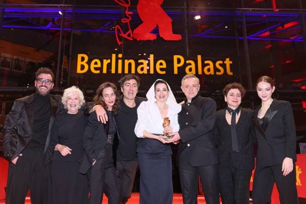 Berlinale Award Winner 2026 Ilker Catak and the team for the film Gelbe Briefe Award Winner Golden Bear of the 76th Berlinale at the Berlinale Palast, Berlin, date 21 02 2026 Copyright: xEventpress Kratschx
