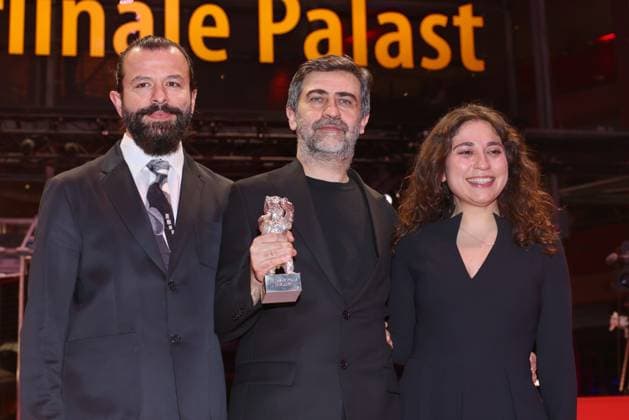 Berlinale Award Winner 2026 Nadir Öperli, Emin Alper, Irem Akbal Winner of the Silver Bear of the 76th Berlinale at the Berlinale Palast, Berlin, date 21 02 2026 Copyright: xEventpress Kratschx