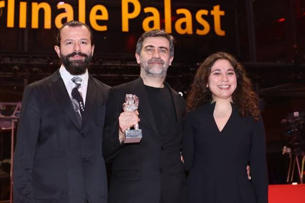 Berlinale Award Winner 2026 Nadir Öperli, Emin Alper, Irem Akbal Winner of the Silver Bear of the 76th Berlinale at the Berlinale Palast, Berlin, date 21 02 2026 Copyright: xEventpress Kratschx