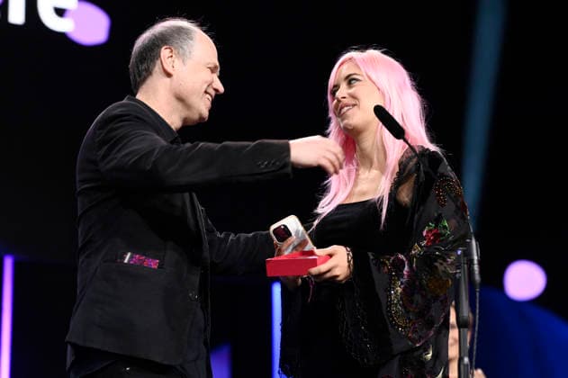Fanny Texier with the Silver Bear Jury Prize Short Film for A Woman™s Place Is Everywhere with Stefan Grissemann at the Closing Ceremony with Award Ceremony at the Berlinale 2026 76 Berlin International Film Festival in the Berlinale Palast Berlin, 21 02 2026 Foto:xN.xKubelkax xFuturexImagex closing_6327