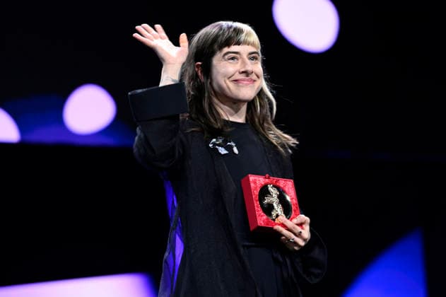 Pepa Lubojacki with the Berlinale Documentary Award for If Pigeons Turned to Gold at the Closing Ceremony with Award Ceremony at the Berlinale 2026 76 Berlin International Film Festival in the Berlinale Palast Berlin, 21 02 2026 Foto:xN.xKubelkax xFuturexImagex closing_6335