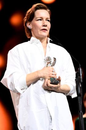 Sandra Hüller with the Silver Bear for Best Actress in Rose at the Closing Ceremony and Award Ceremony at the Berlinale 2026 76 Berlin International Film Festival in the Berlinale Palast Berlin, 21 02 2026 Foto:xN.xKubelkax xFuturexImagex closing_6361