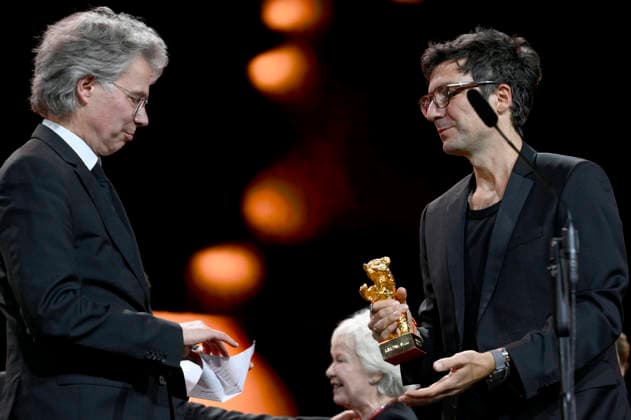 Ingo Fliess and Ilker Catak with the Golden Bear for Best Film Yellow Letters Yellow Letters at the Closing Ceremony with Award Ceremony at the Berlinale 2026 76 Berlin International Film Festival in the Berlinale Palast Berlin, 21 02 2026 Foto:xN.xKubelkax xFuturexImagex closing_6371