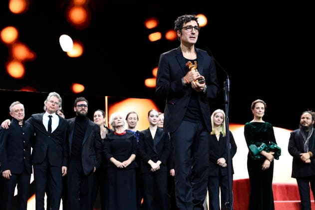 Ilker Catak with the Golden Bear for Best Film Yellow Letters Yellow Letters at the Closing Ceremony with Award Ceremony at the Berlinale 2026 76 Berlin International Film Festival in the Berlinale Palast Berlin, 21 02 2026 Foto:xN.xKubelkax xFuturexImagex closing_6372