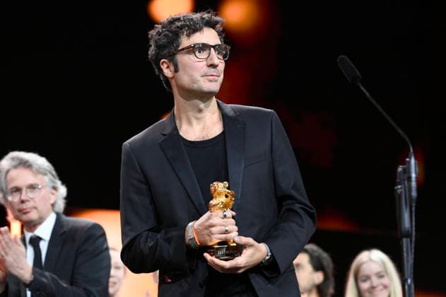 Ilker Catak with the Golden Bear for Best Film Yellow Letters Yellow Letters at the Closing Ceremony with Award Ceremony at the Berlinale 2026 76 Berlin International Film Festival in the Berlinale Palast Berlin, 21 02 2026 Foto:xN.xKubelkax xFuturexImagex closing_6373