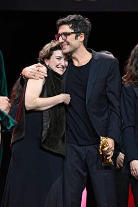 Ingo Fliess and Ilker Catak with the Golden Bear for Best Film Yellow Letters Yellow Letters at the Closing Ceremony with Award Ceremony at the Berlinale 2026 76 Berlin International Film Festival in the Berlinale Palast Berlin, 21 02 2026 Foto:xN.xKubelkax xFuturexImagex closing_6377